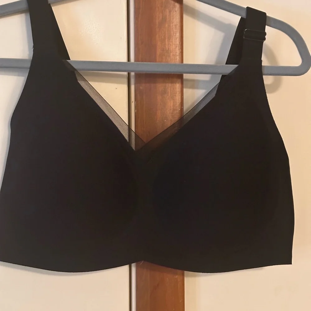 Sleek Black Women's Bra - Picture 5 of 11